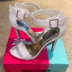 Nude size 6 heels. Style: Jaily-1